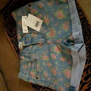 NWT Girls denim shorts W/floral print